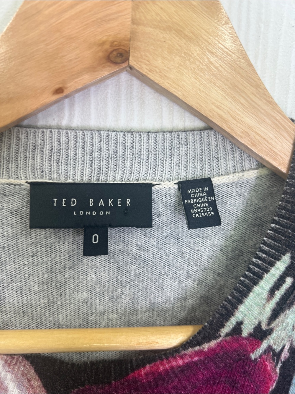 Ted Baker - Margaret Colorful Floral Long Sleeve Lightweight Sweater Size 0 - Picture 10 of 11